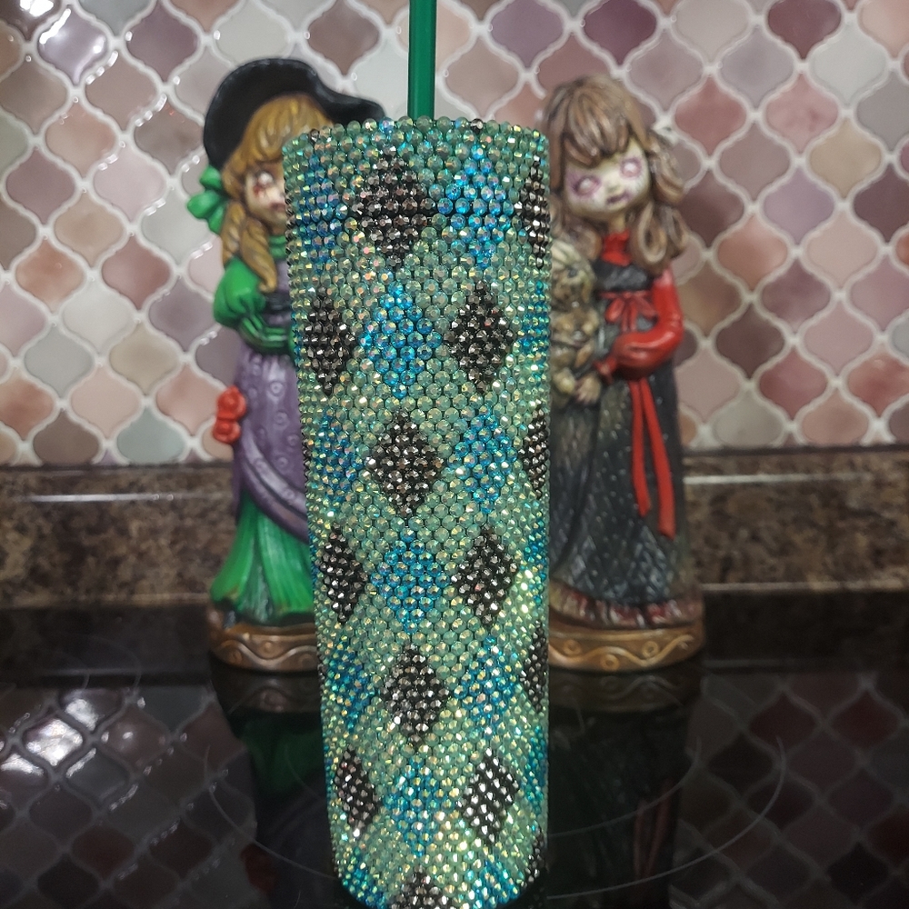 Rhinestone cup with straw
